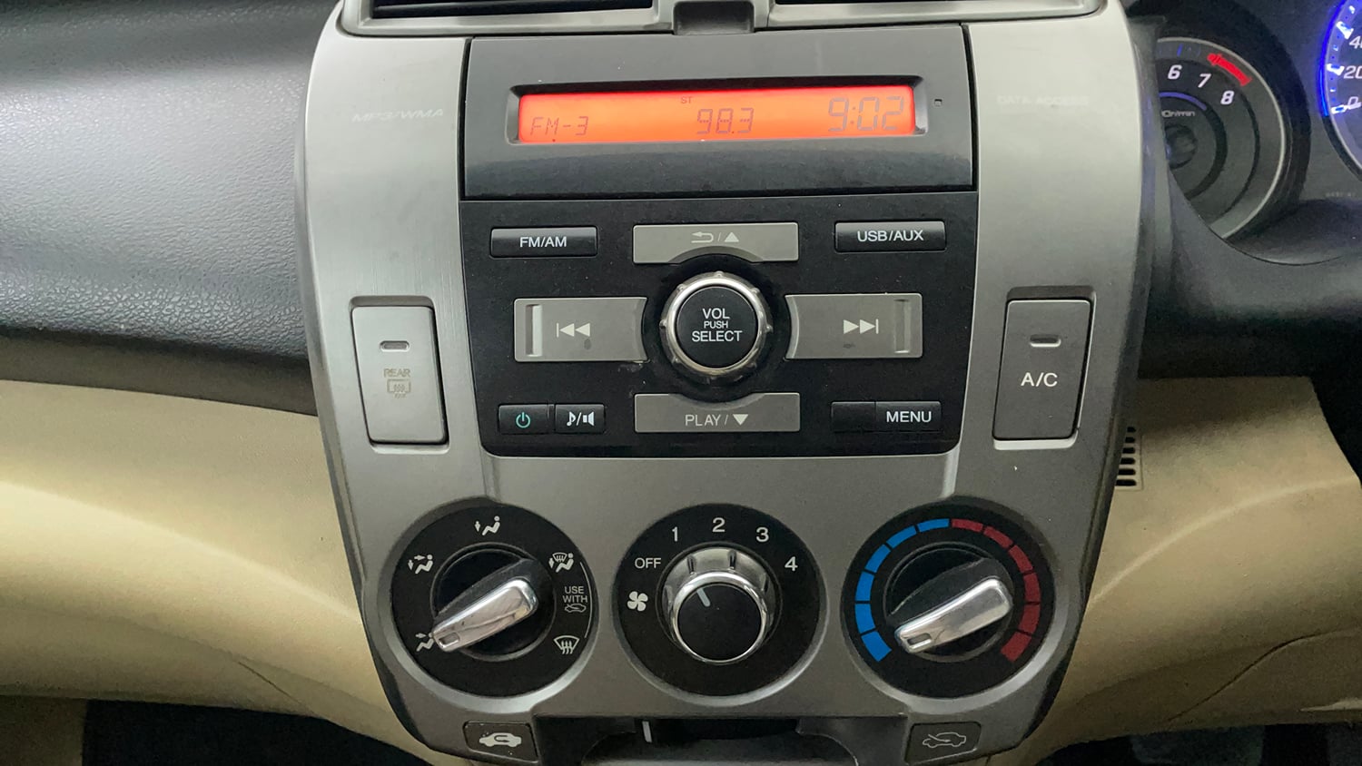 Used 2012 Honda City 1.5 V AT Petrol Automatic interior MUSIC SYSTEM & AC CONTROL VIEW