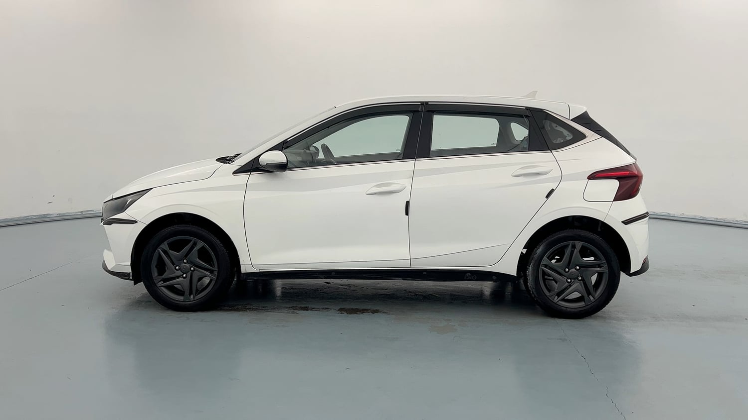 Used 2023 Hyundai i20 Sportz 1.2 MT Petrol Manual exterior LEFT SIDE VIEW