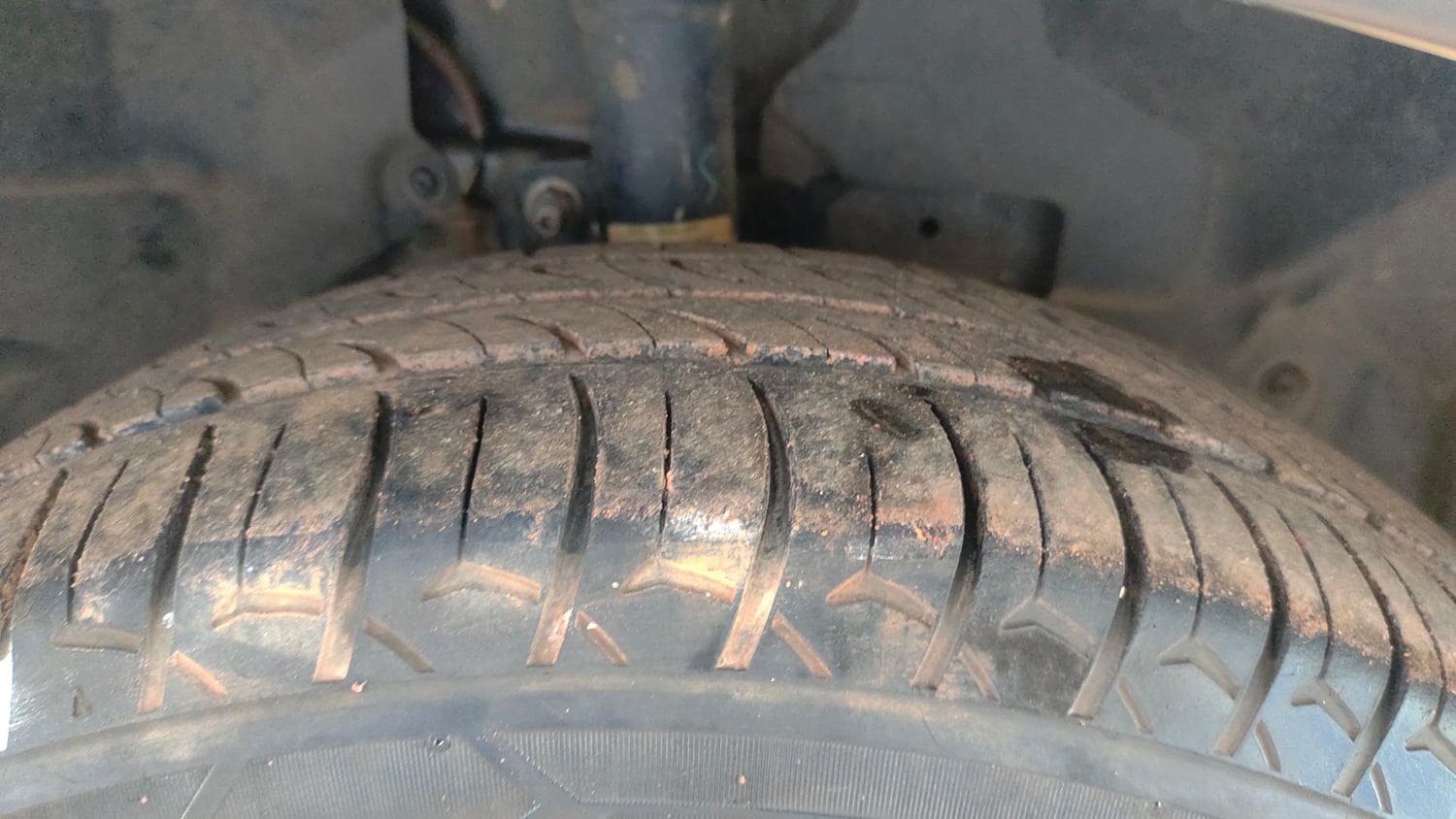 Used 2020 Ford EcoSport Ambiente 1.5L TDCi Diesel Manual tyres RIGHT FRONT TYRE TREAD VIEW