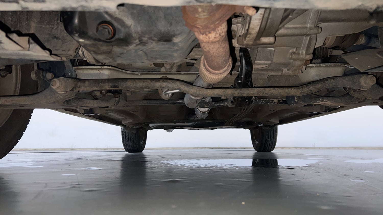 Used 2018 Tata Tiago Revotron XZ Petrol Manual extra FRONT LEFT UNDERBODY VIEW