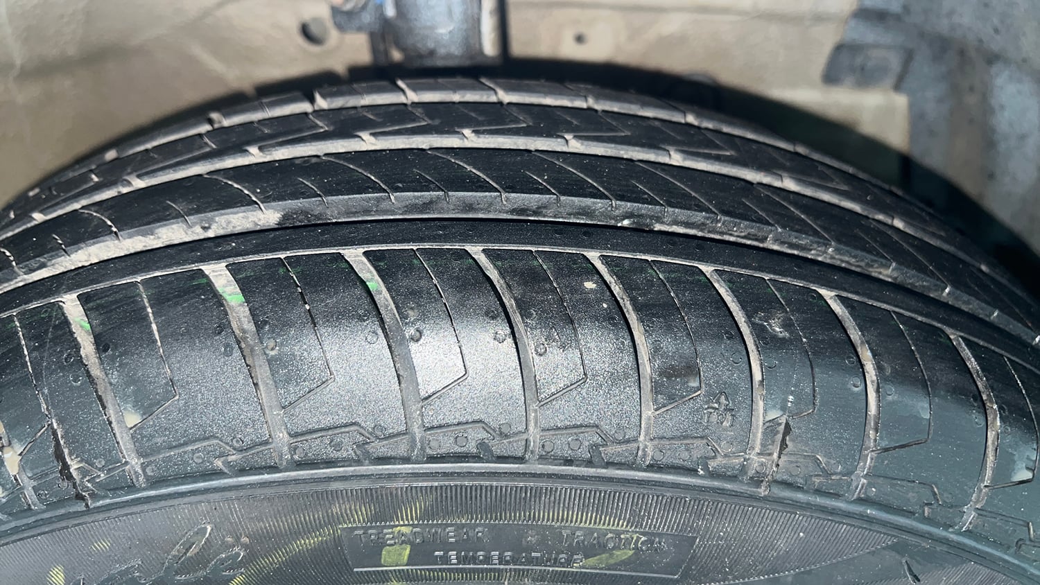 Used 2016 Maruti Suzuki Swift Lxi (O) Petrol Manual tyres RIGHT FRONT TYRE TREAD VIEW