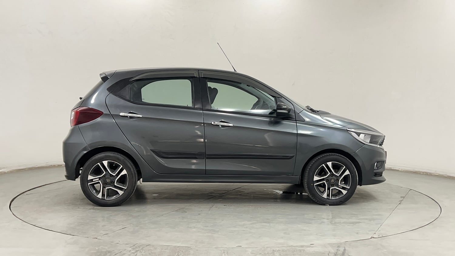 Used 2020 Tata Tiago XZ Plus Petrol Manual exterior RIGHT SIDE VIEW
