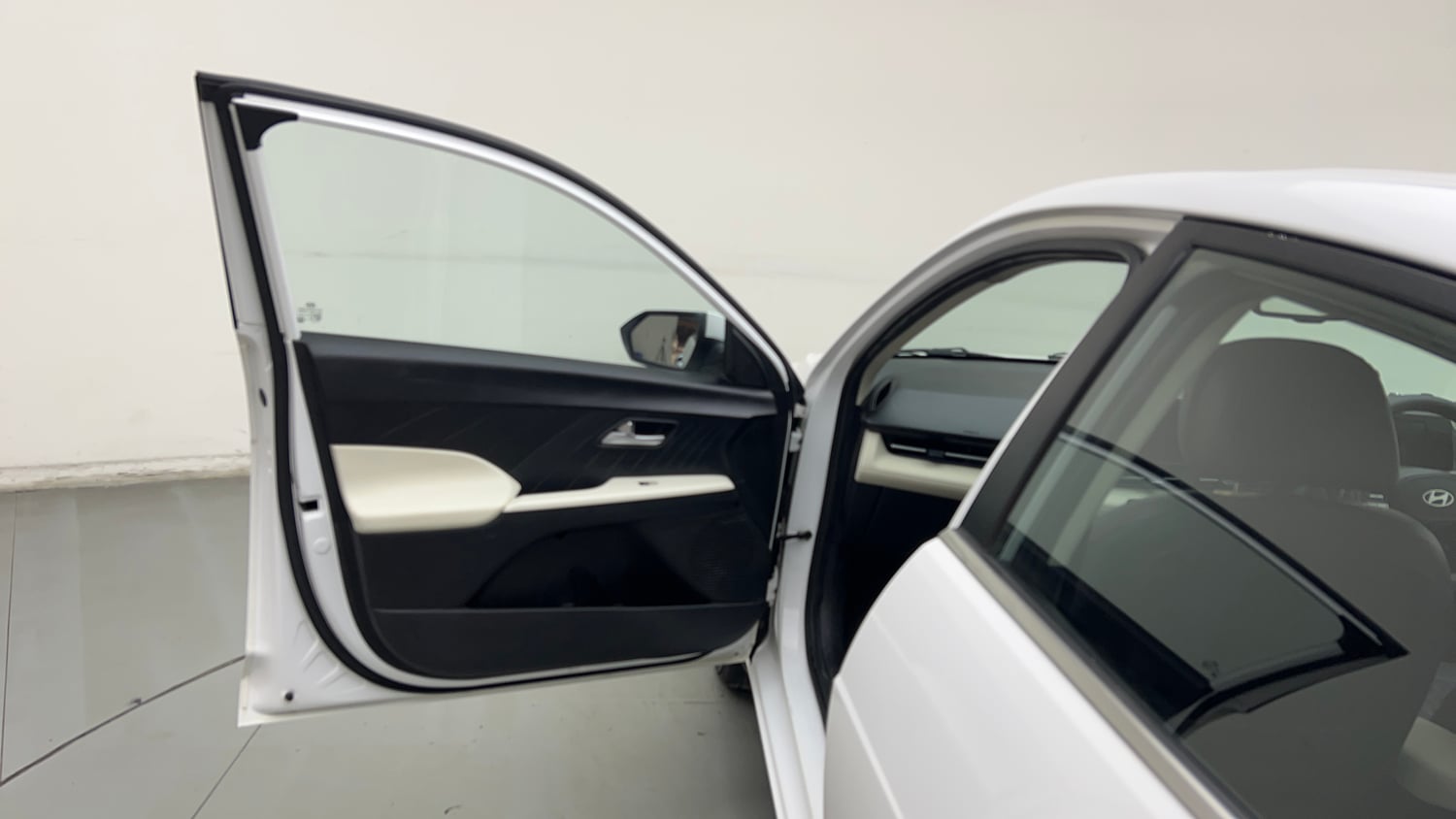 Used 2024 Hyundai Verna SX 1.5 Petrol MT Petrol Manual interior LEFT FRONT DOOR OPEN VIEW
