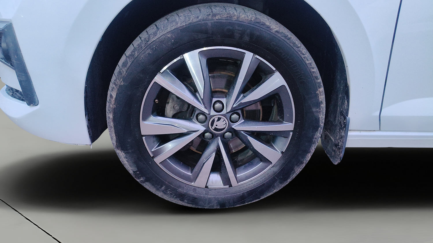 Used 2022 Skoda Slavia Style 1.0L TSI MT Petrol Manual tyres LEFT FRONT TYRE RIM VIEW