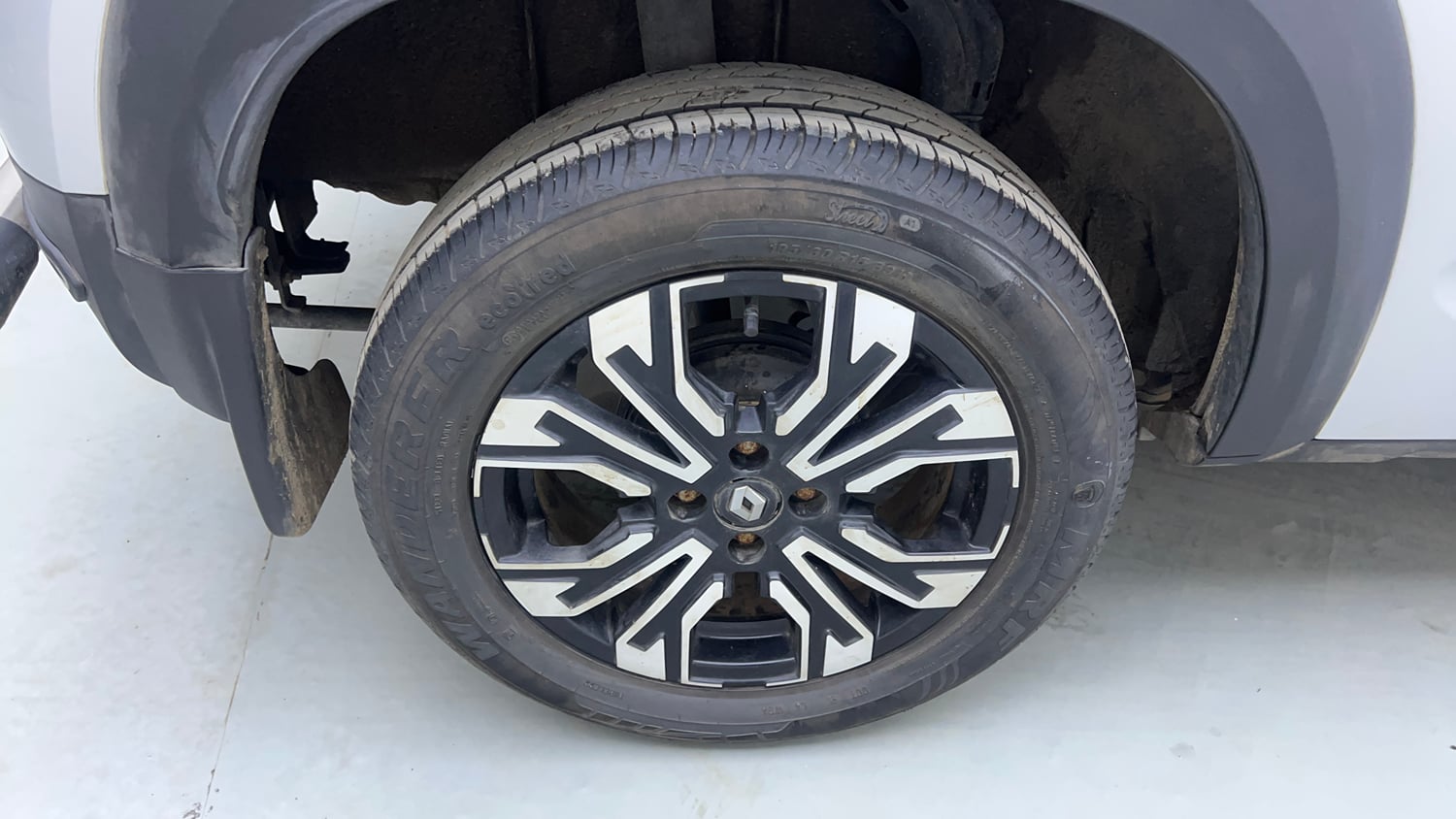 Used 2023 Renault Kiger RXZ AMT Petrol Automatic tyres RIGHT REAR TYRE RIM VIEW