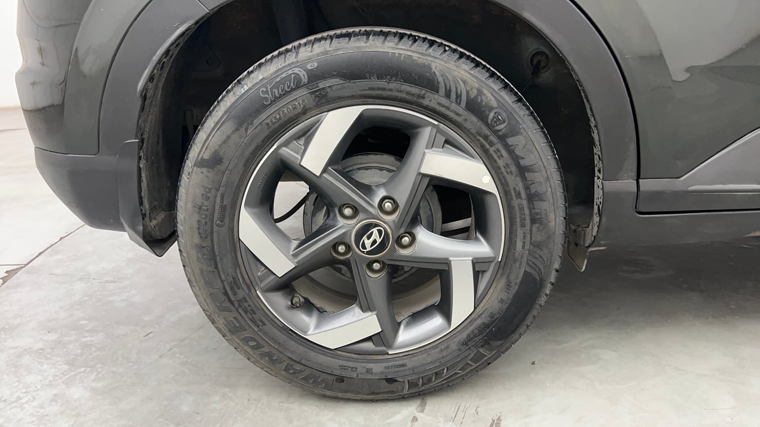 Used 2019 hyundai Venue SX 1.0 (O) Turbo Petrol Petrol Manual tyres RIGHT REAR TYRE RIM VIEW