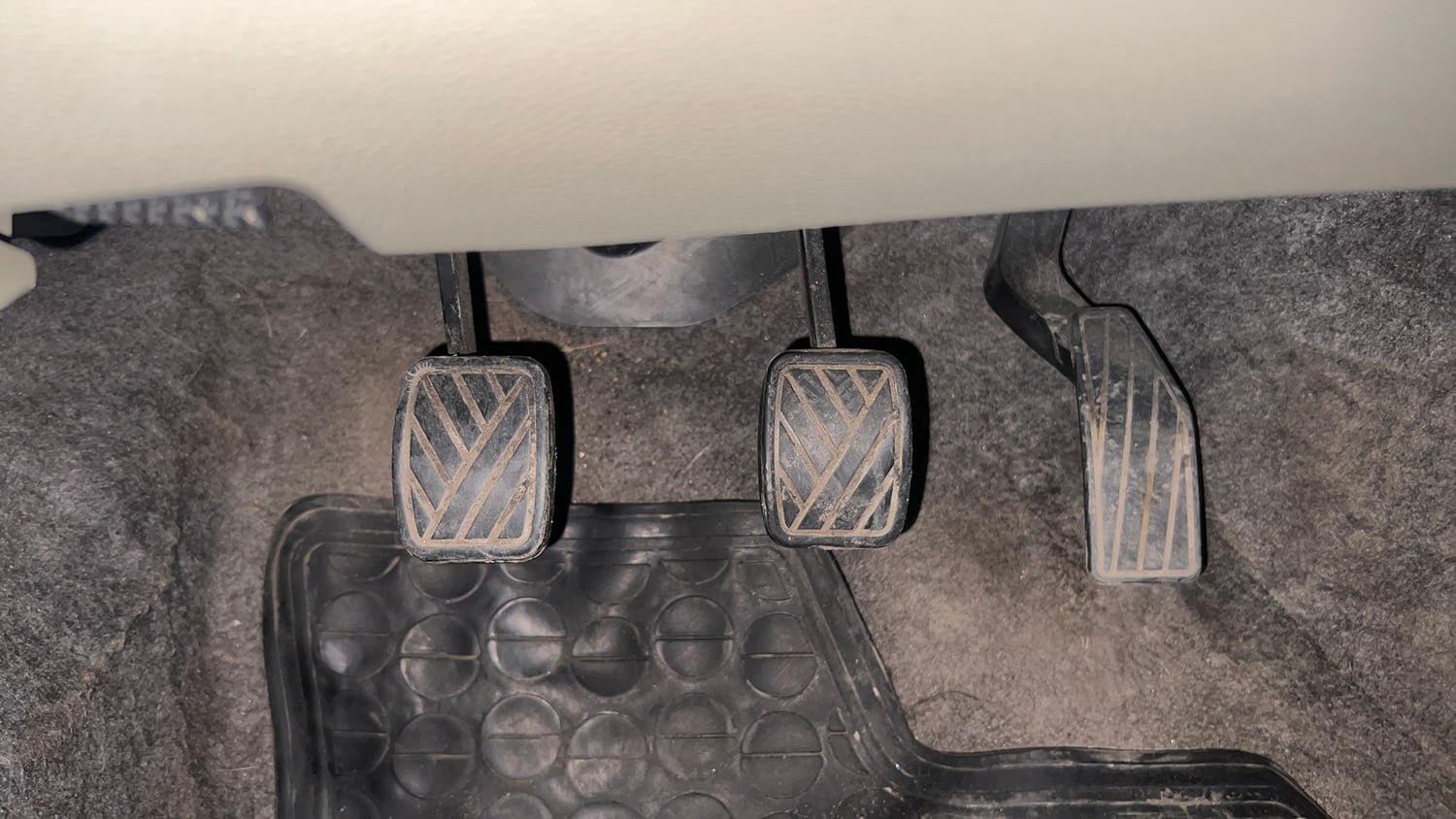 Used 2014 Maruti Suzuki Celerio VXi Petrol Manual interior PEDALS VIEW