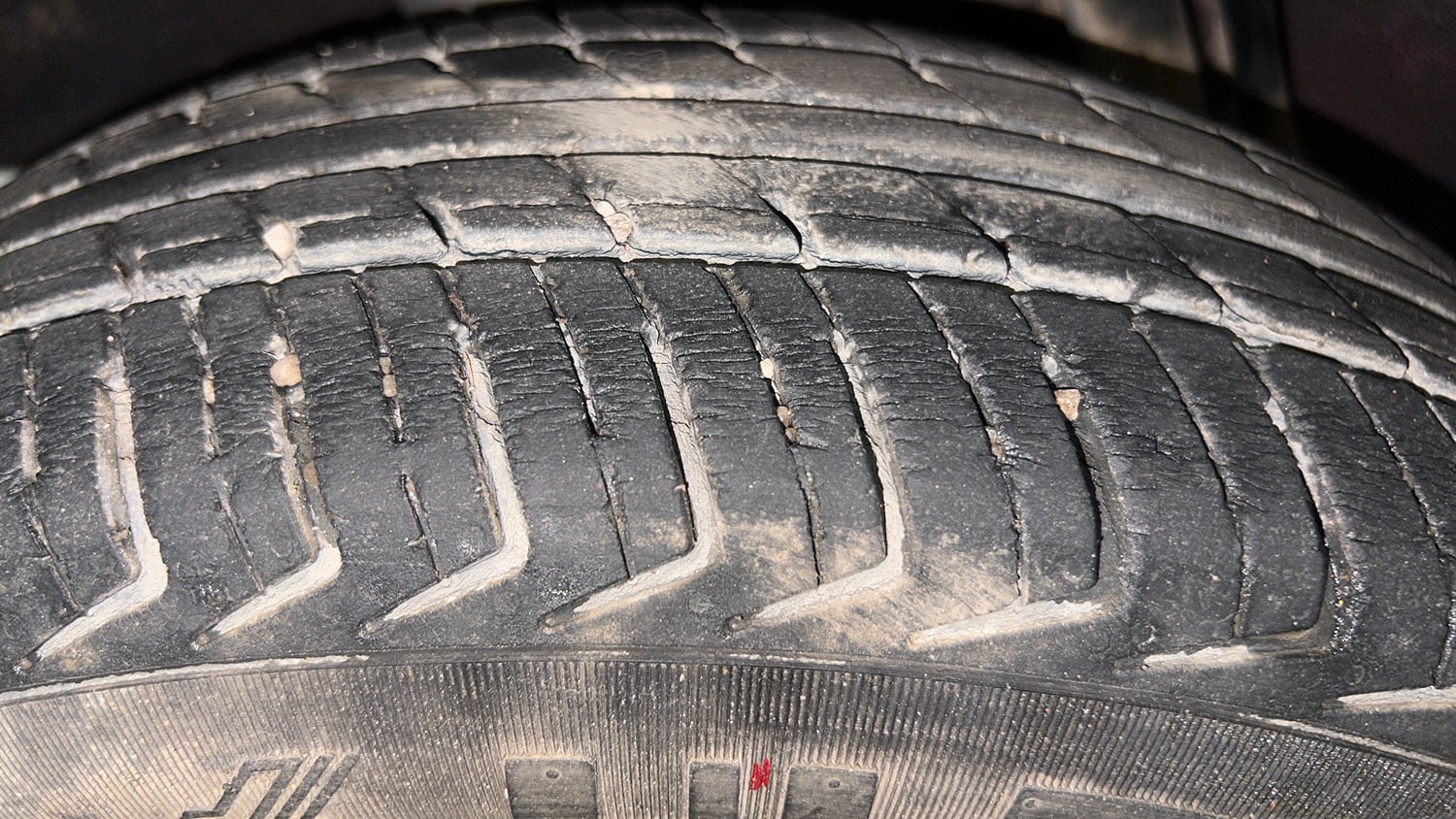 Used 2017 Renault Kwid 1.0 RXT AMT Opt Petrol Automatic tyres RIGHT REAR TYRE TREAD VIEW