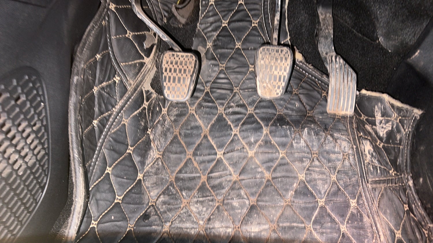 Used 2022 Tata Nexon XM (S) Petrol Manual interior PEDALS VIEW