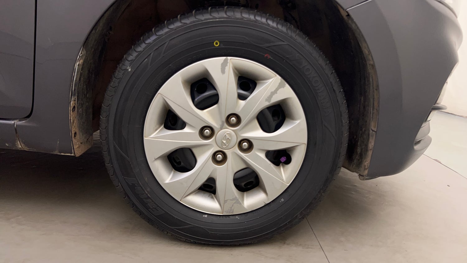 Used 2019 Hyundai Elite i20 Magna Plus 1.2 + CNG (Outside Fitted) Petrol Manual tyres RIGHT FRONT TYRE RIM VIEW