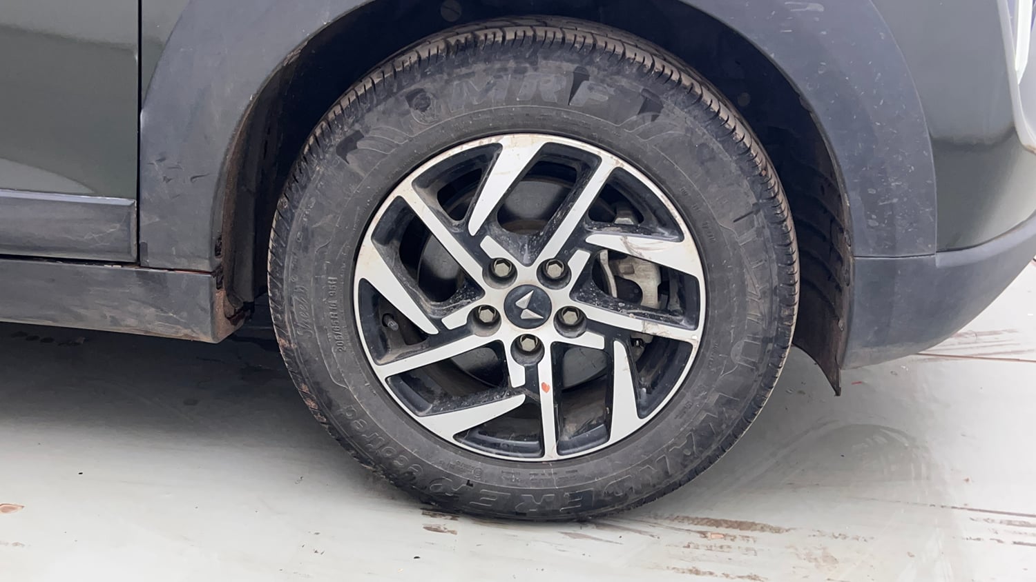 Used 2024 Mahindra XUV 3XO AX5 1.2 Petrol Petrol Manual tyres RIGHT FRONT TYRE RIM VIEW