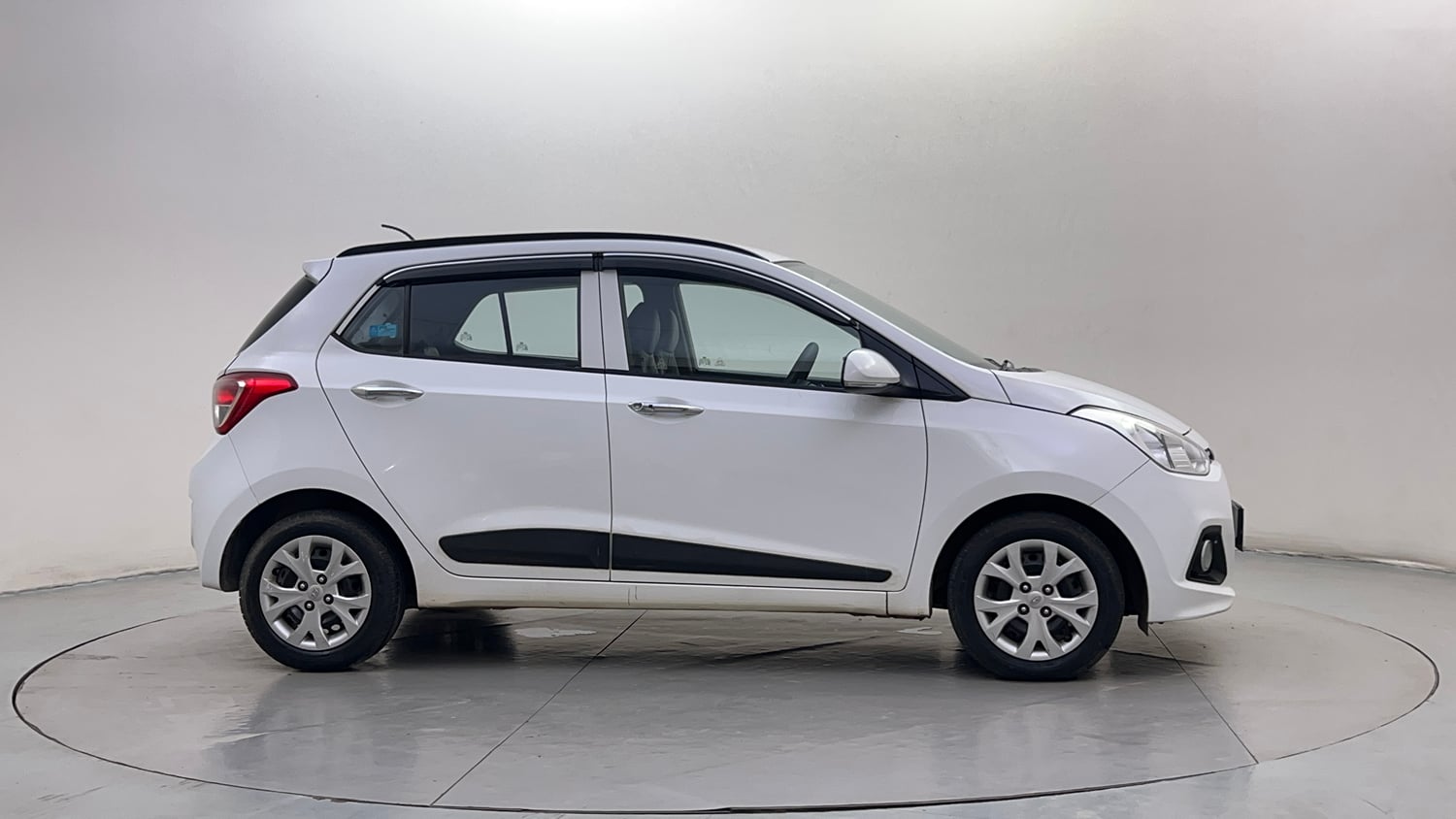 Used 2014 Hyundai Grand i10 Sportz 1.2 Kappa VTVT Petrol Manual exterior RIGHT SIDE VIEW