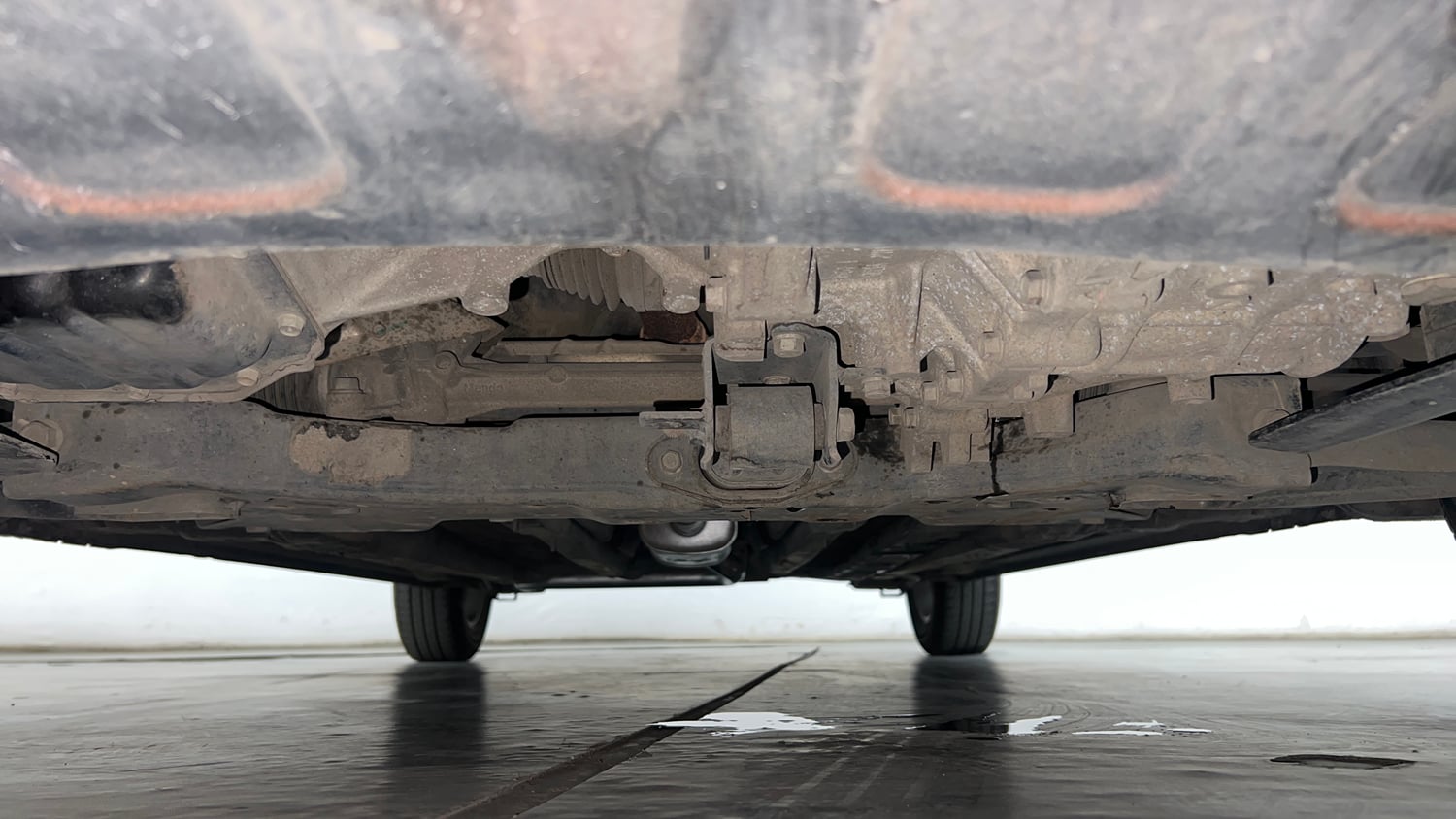 Used 2018 Hyundai Verna EX 1.6 VTVT AT Petrol Automatic extra FRONT LEFT UNDERBODY VIEW