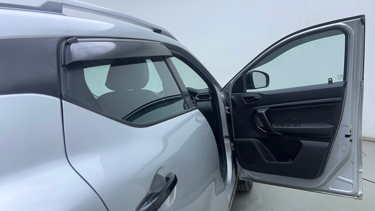 Used 2023 Renault Kiger RXZ AMT Petrol Automatic interior RIGHT FRONT DOOR OPEN VIEW