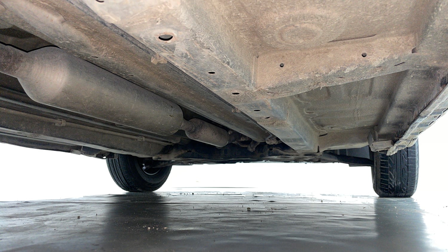 Used 2015 Maruti Suzuki Swift VXi Petrol Manual extra REAR RIGHT UNDERBODY VIEW