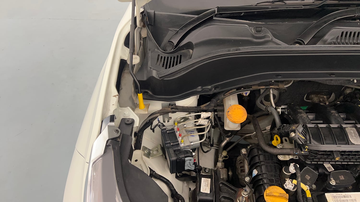 Used 2023 Tata Punch Creative Dual Tone Petrol Manual engine ENGINE RIGHT SIDE HINGE & APRON VIEW