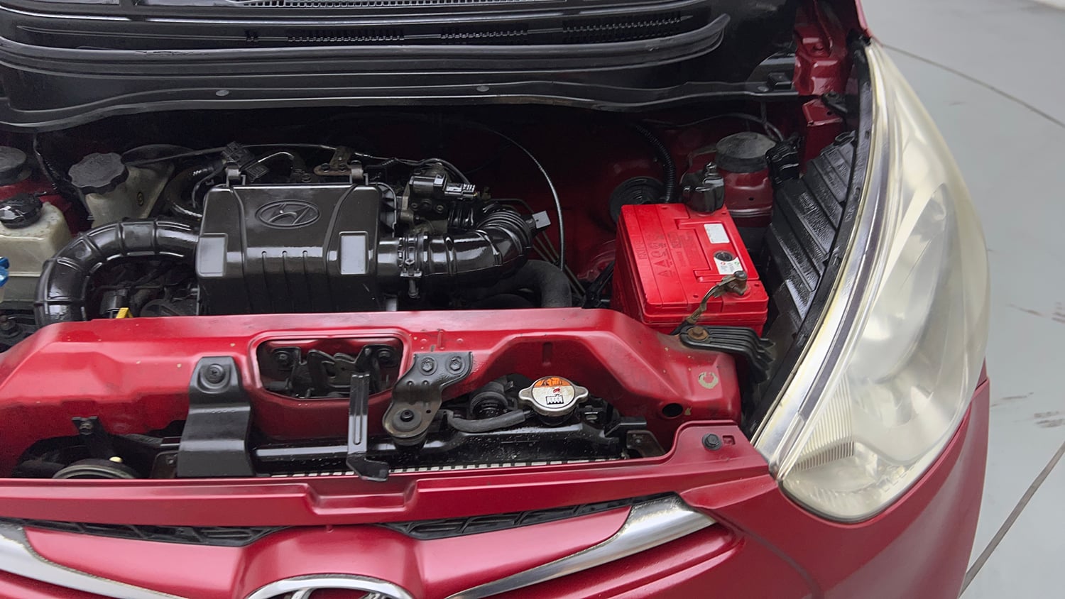 Used 2014 Hyundai Eon Sportz Petrol Manual engine ENGINE LEFT SIDE VIEW