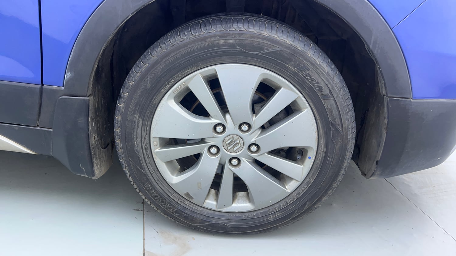Used 2016 Maruti Suzuki S-Cross Alpha 1.3 Diesel Manual tyres RIGHT FRONT TYRE RIM VIEW