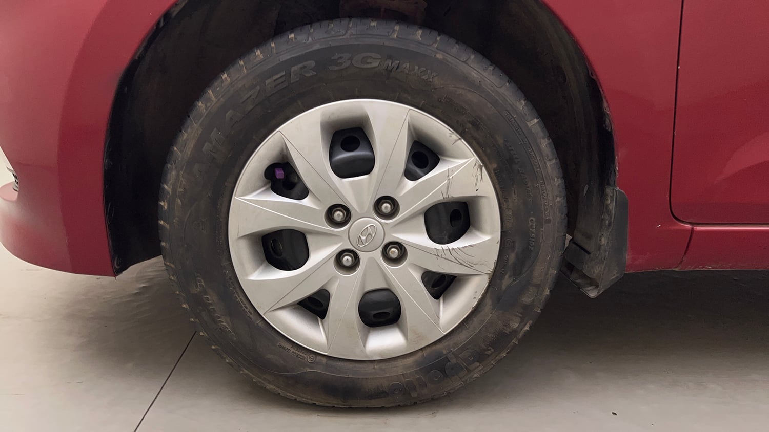 Used 2017 Hyundai Elite i20 Sportz 1.2 Petrol Manual tyres LEFT FRONT TYRE RIM VIEW