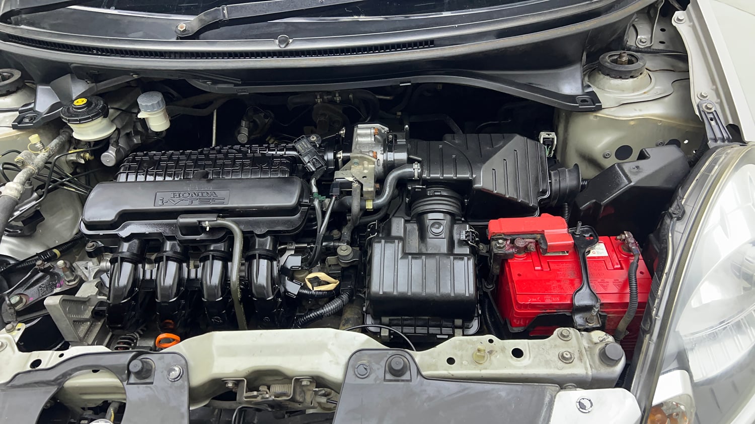 Used 2013 Honda Brio V MT Petrol Manual engine ENGINE LEFT SIDE VIEW