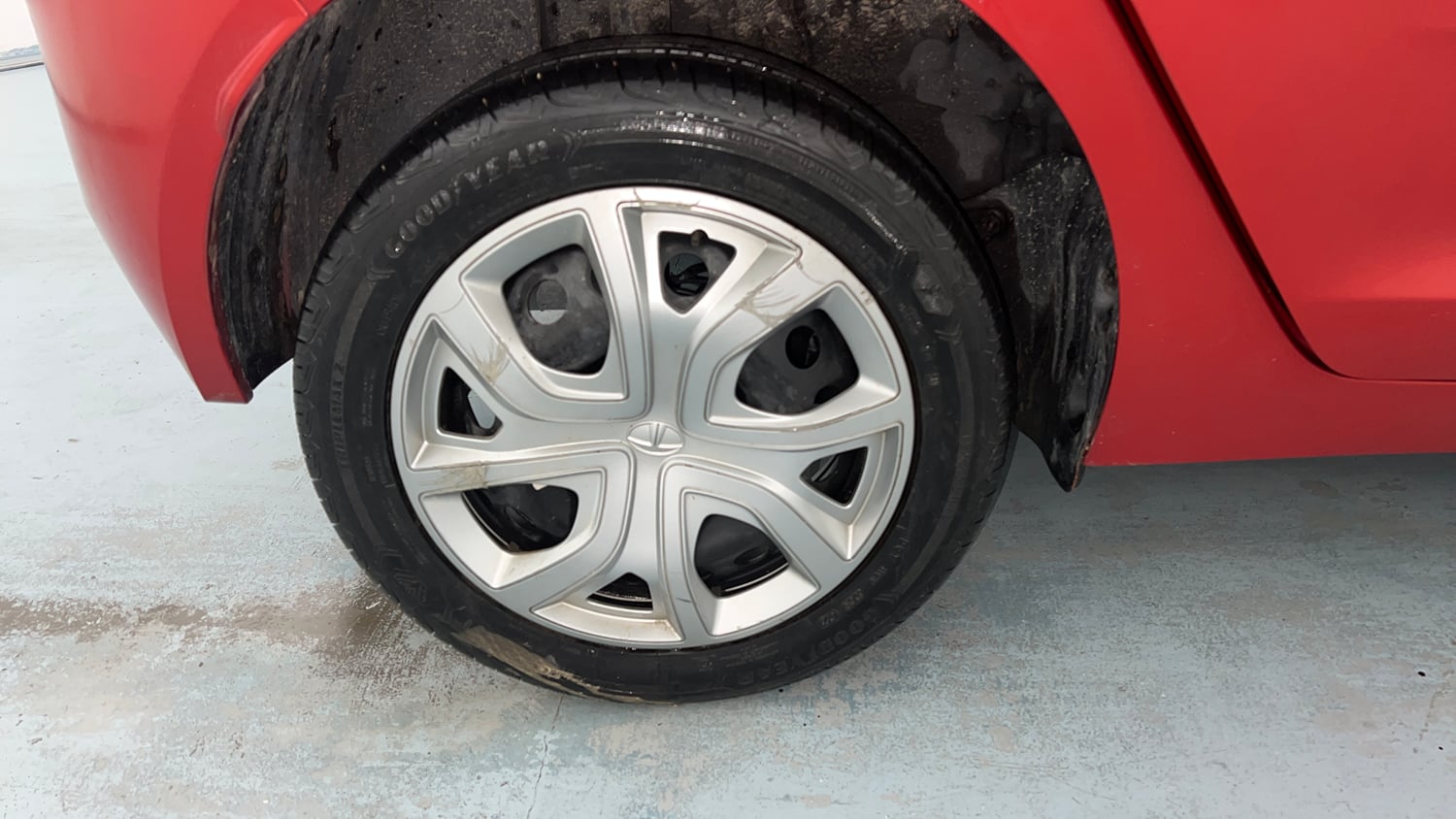 Used 2022 Tata Altroz XT Petrol Petrol Manual tyres RIGHT REAR TYRE RIM VIEW
