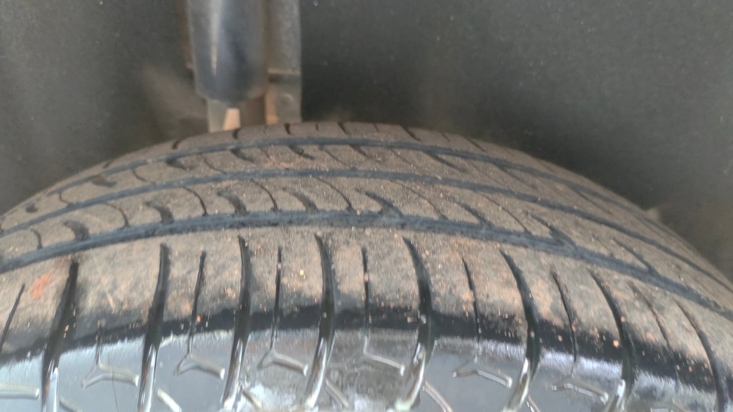 Used 2020 Ford EcoSport Ambiente 1.5L TDCi Diesel Manual tyres RIGHT REAR TYRE TREAD VIEW