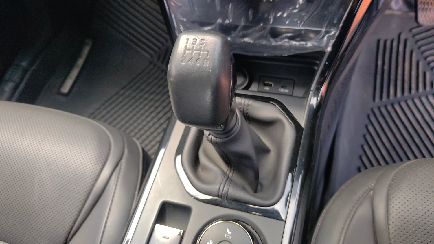 Used 2025 Tata Curvv Accomplished Plus A 1.5 Kryojet Diesel 6MT Dark Edition Diesel Manual interior GEAR  KNOB VIEW