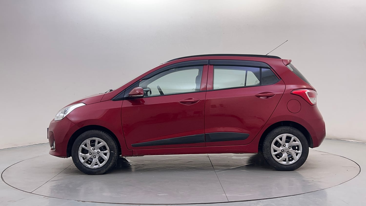 Used 2018 Hyundai Grand i10 Sportz (O) 1.2 Kappa VTVT Petrol Manual exterior LEFT SIDE VIEW