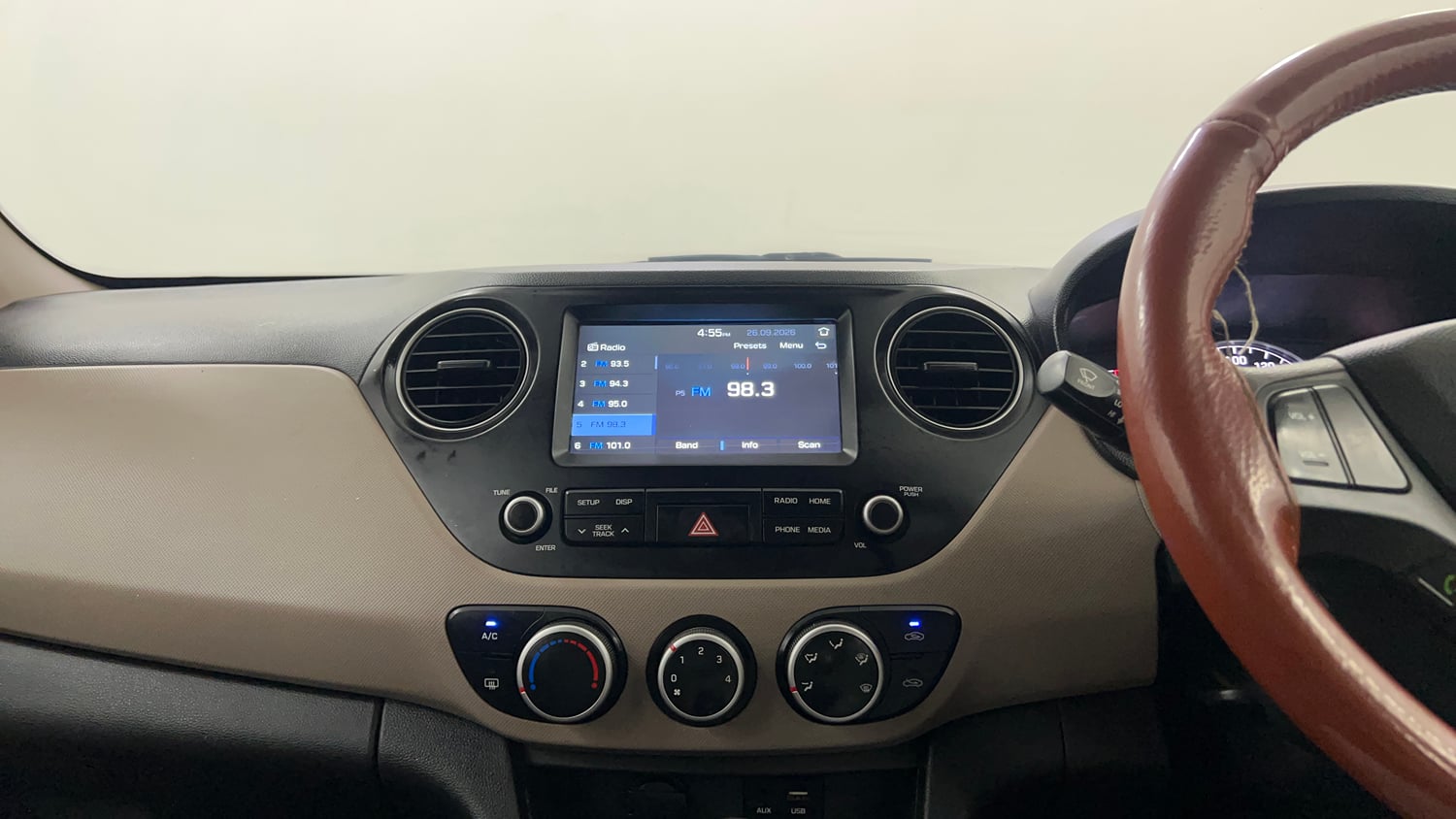 Used 2017 Hyundai Grand i10 Sportz (O) AT 1.2 Kappa VTVT Petrol Automatic interior MUSIC SYSTEM & AC CONTROL VIEW