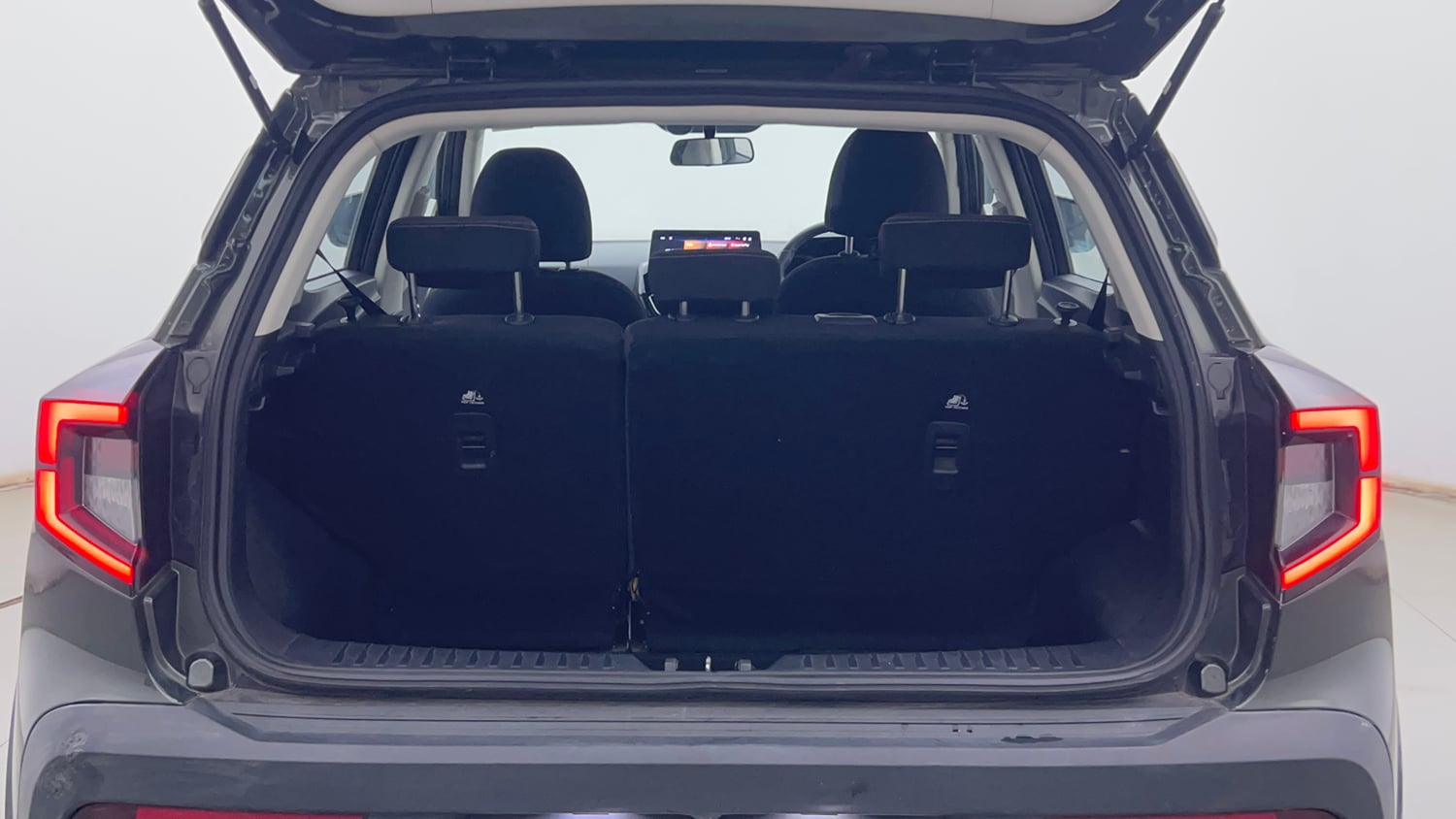 Used 2024 Mahindra XUV 3XO AX5 1.2 Petrol Petrol Manual interior DICKY INSIDE VIEW