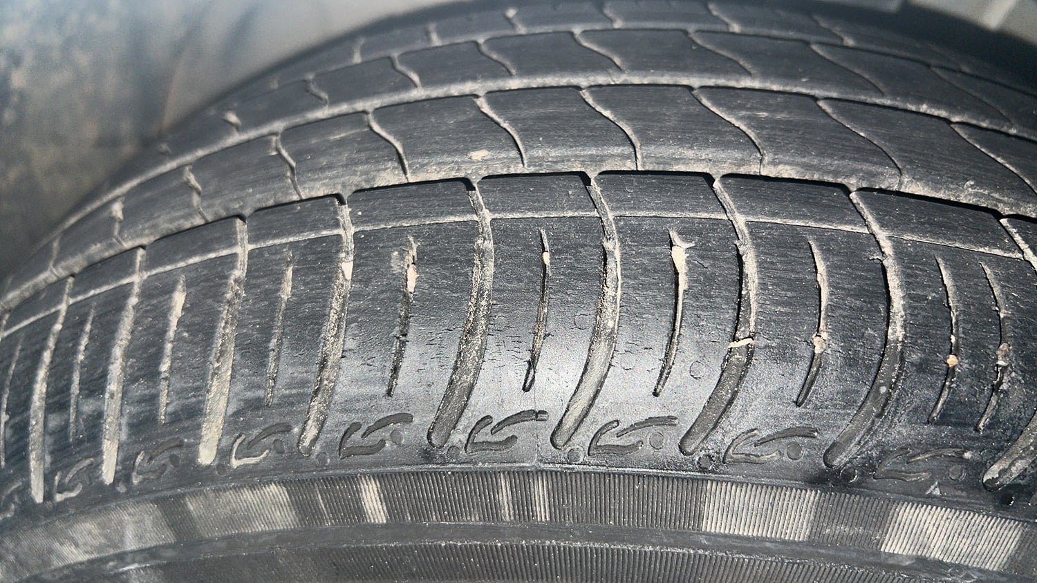 Used 2023 Tata Tiago XT (O) Petrol Manual tyres LEFT FRONT TYRE TREAD VIEW