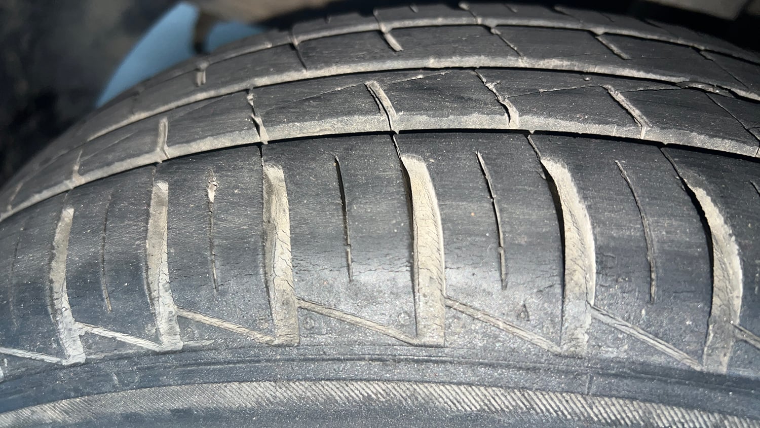 Used 2016 Hyundai Grand i10 Sportz 1.2 Kappa VTVT Petrol Manual tyres LEFT FRONT TYRE TREAD VIEW