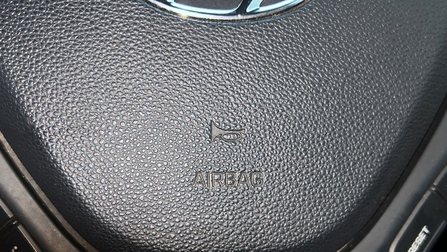 Used 2017 Hyundai Grand i10 Sportz (O) AT 1.2 Kappa VTVT Petrol Automatic top_features Airbags