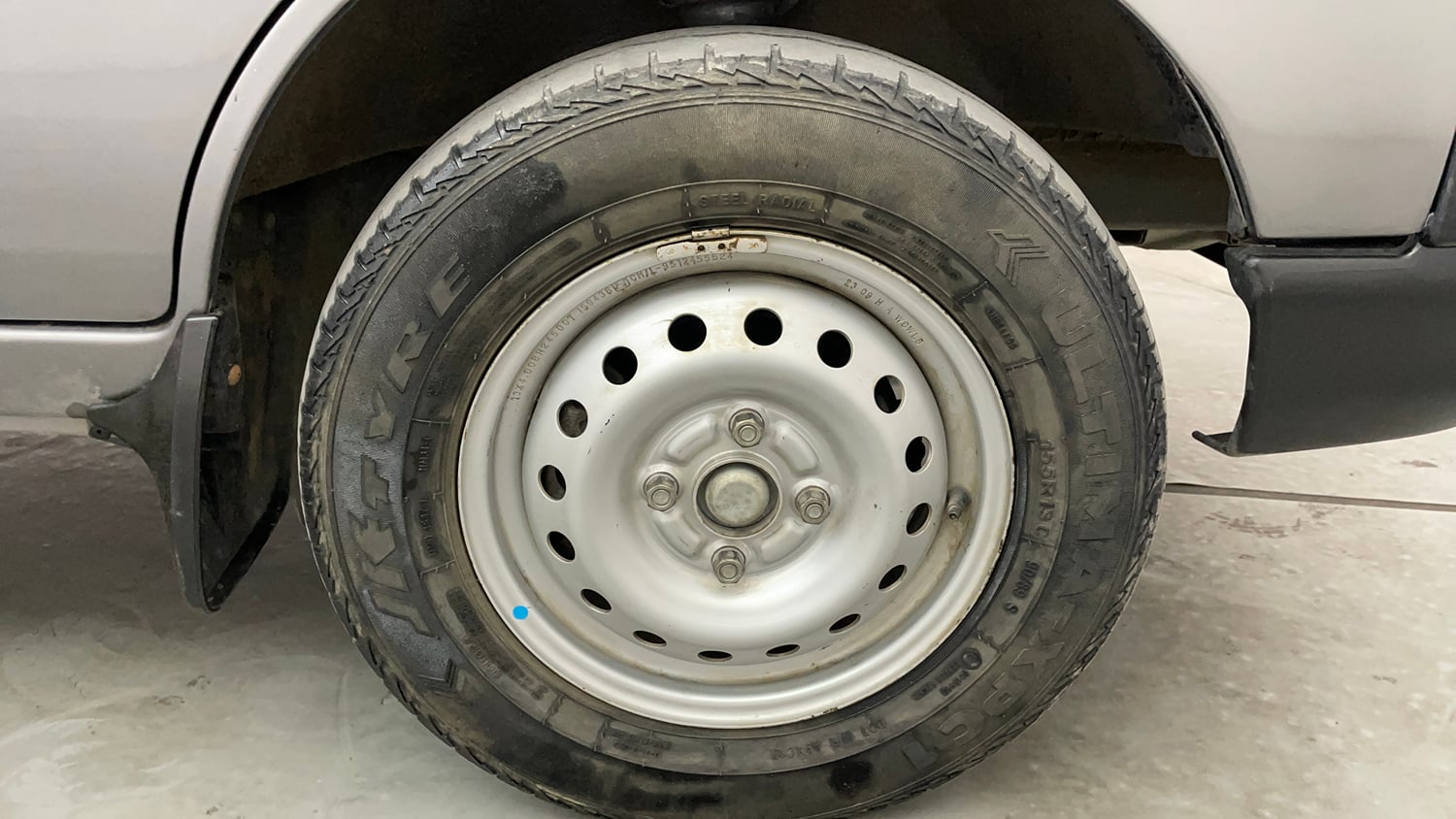 Used 2023 Maruti Suzuki Eeco 5 STR AC Petrol Manual tyres RIGHT FRONT TYRE RIM VIEW
