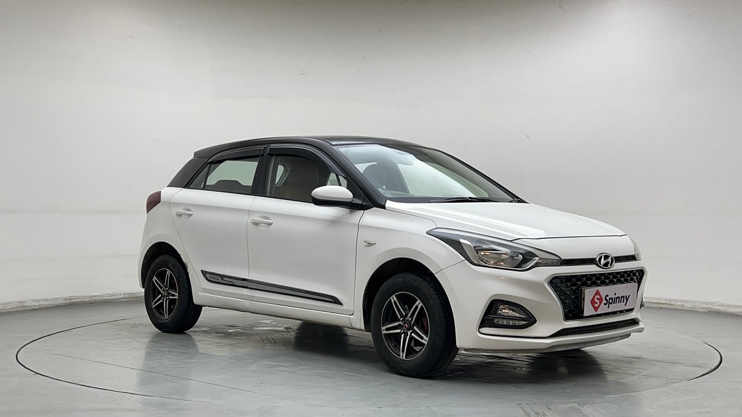 Used 2019 Hyundai Elite i20 Magna Plus 1.2 Petrol Manual exterior RIGHT FRONT CORNER VIEW