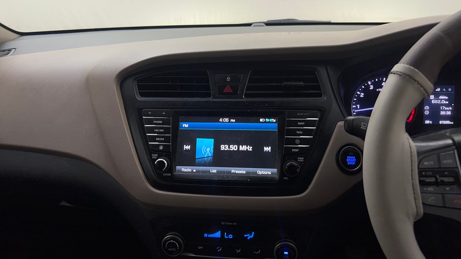Used 2016 Hyundai Elite i20 Asta 1.2 (O) Petrol Manual top_features Touch screen infotainment system