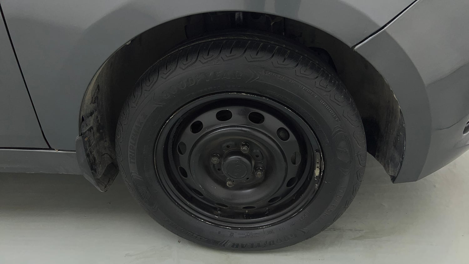 Used 2025 Tata Tiago XE CNG Cng Manual tyres RIGHT FRONT TYRE RIM VIEW