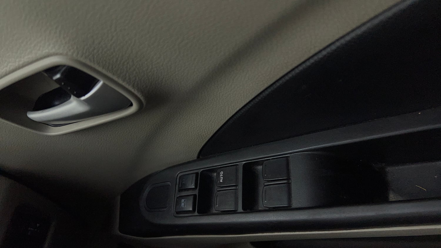 Used 2014 Maruti Suzuki Celerio VXi Petrol Manual top_features Power windows
