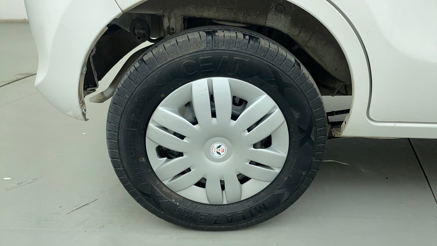 Used 2018 Maruti Suzuki Alto 800 LXi Petrol Manual tyres RIGHT REAR TYRE RIM VIEW