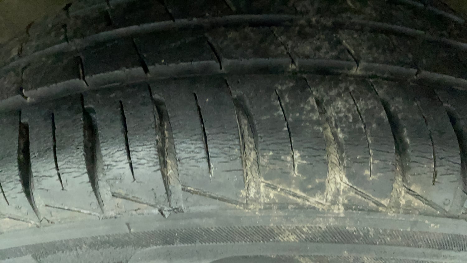 Used 2022 Renault Kwid RXT 1.0 AMT Petrol Automatic tyres LEFT REAR TYRE TREAD VIEW