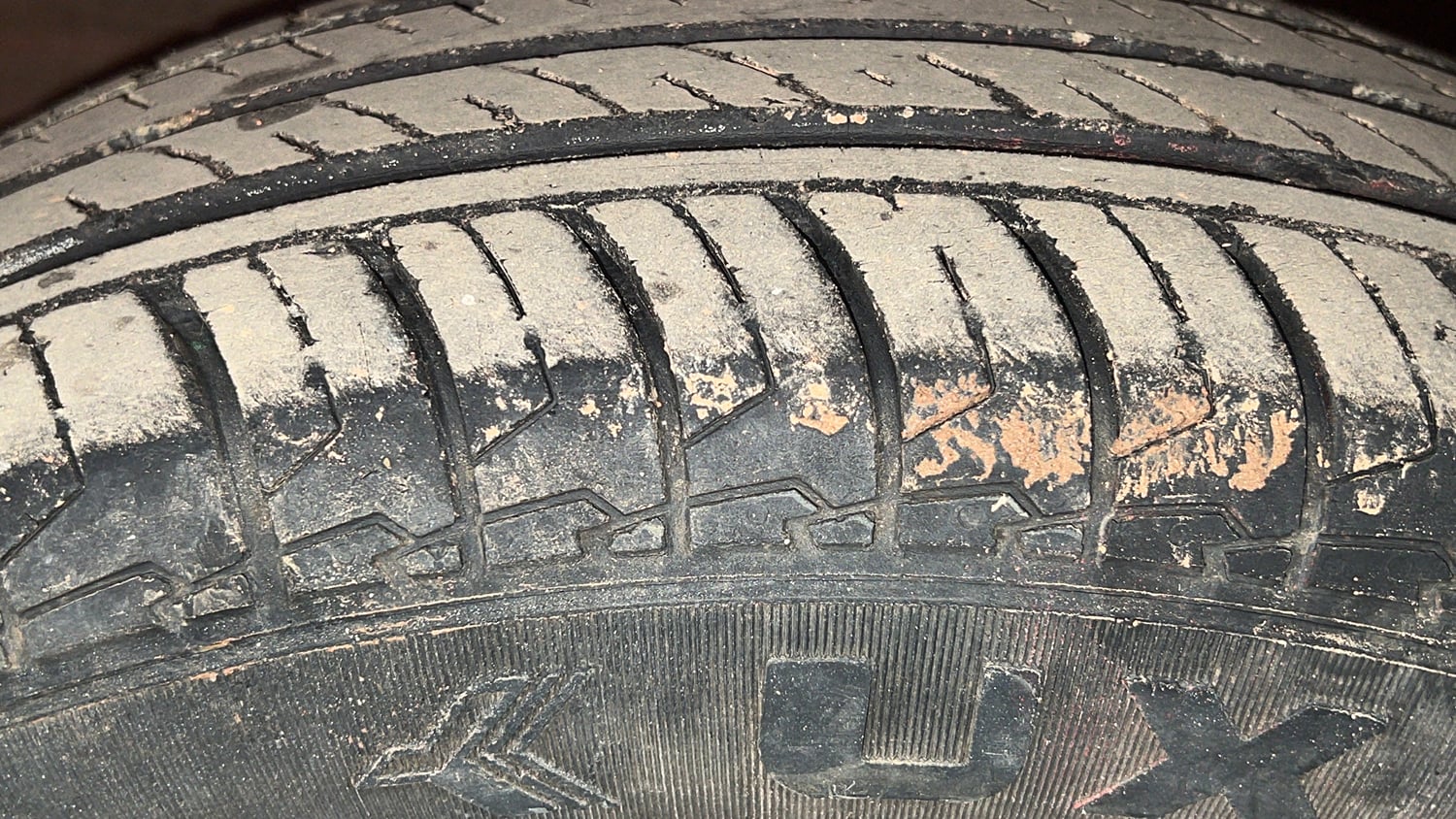 Used 2021 Maruti Suzuki Swift LXi Petrol Manual tyres LEFT FRONT TYRE TREAD VIEW
