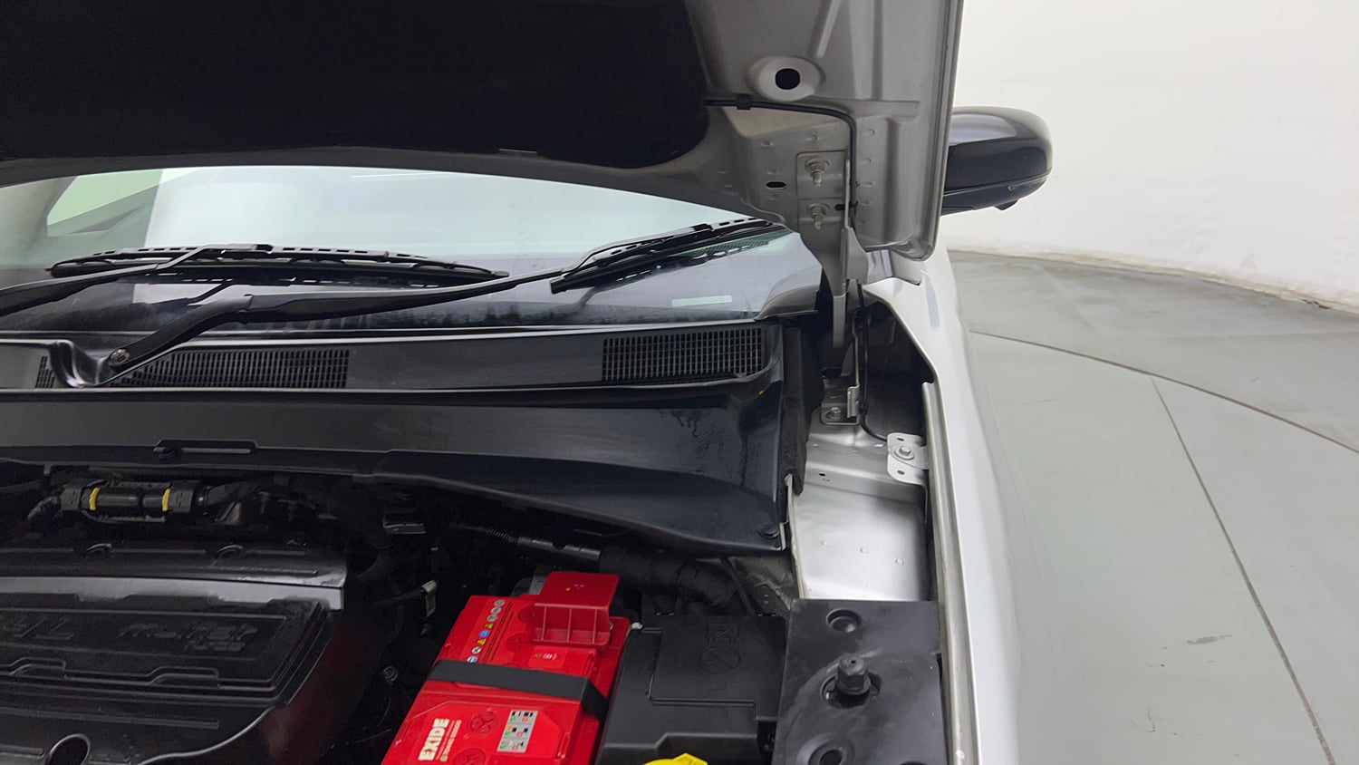 Used 2022 Jeep Compass Model S (O) 1.4 Petrol DCT Petrol Automatic engine ENGINE LEFT SIDE HINGE & APRON VIEW