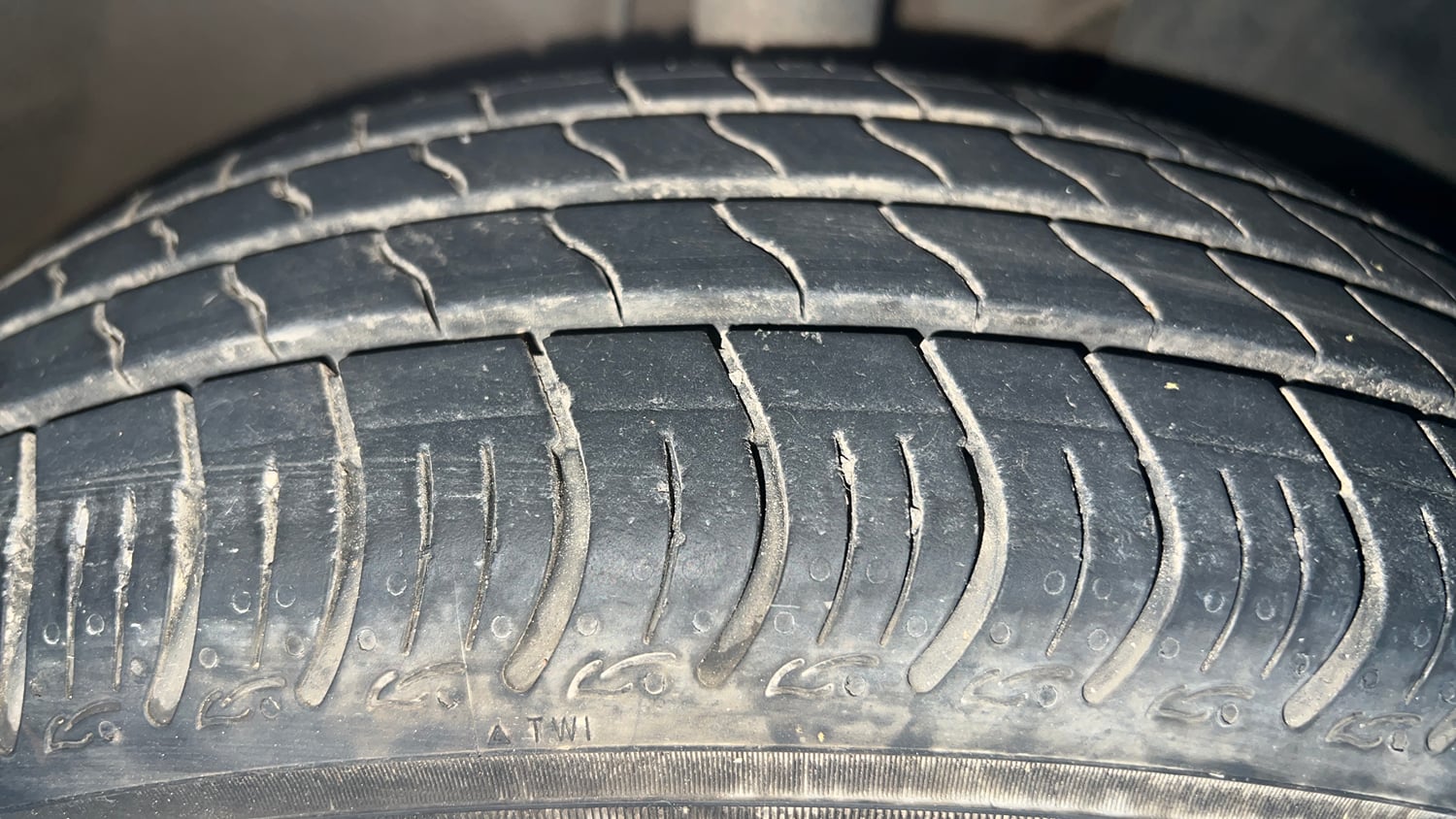 Used 2023 Maruti Suzuki Wagon R VXI 1.0 Petrol Manual tyres RIGHT FRONT TYRE TREAD VIEW