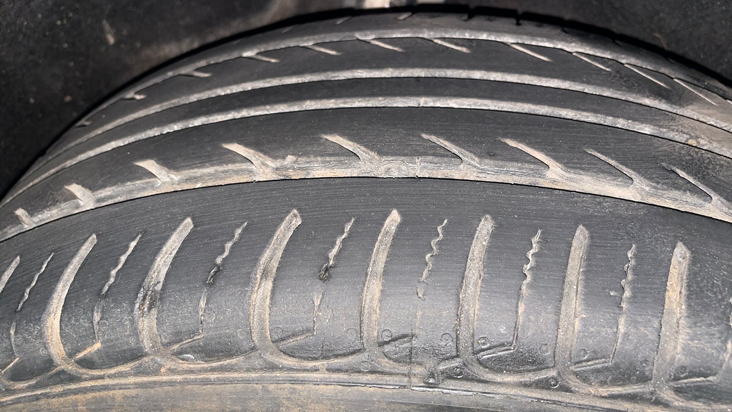 Used 2020 Ford EcoSport Titanium + 1.5L Ti-VCT AT Petrol Automatic tyres RIGHT REAR TYRE TREAD VIEW