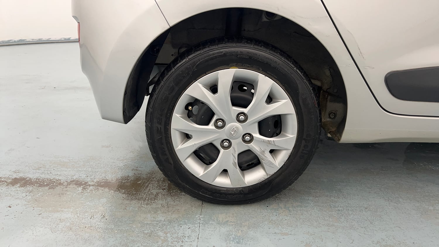 Used 2016 Hyundai Grand i10 Sportz 1.2 Kappa VTVT Petrol Manual tyres RIGHT REAR TYRE RIM VIEW