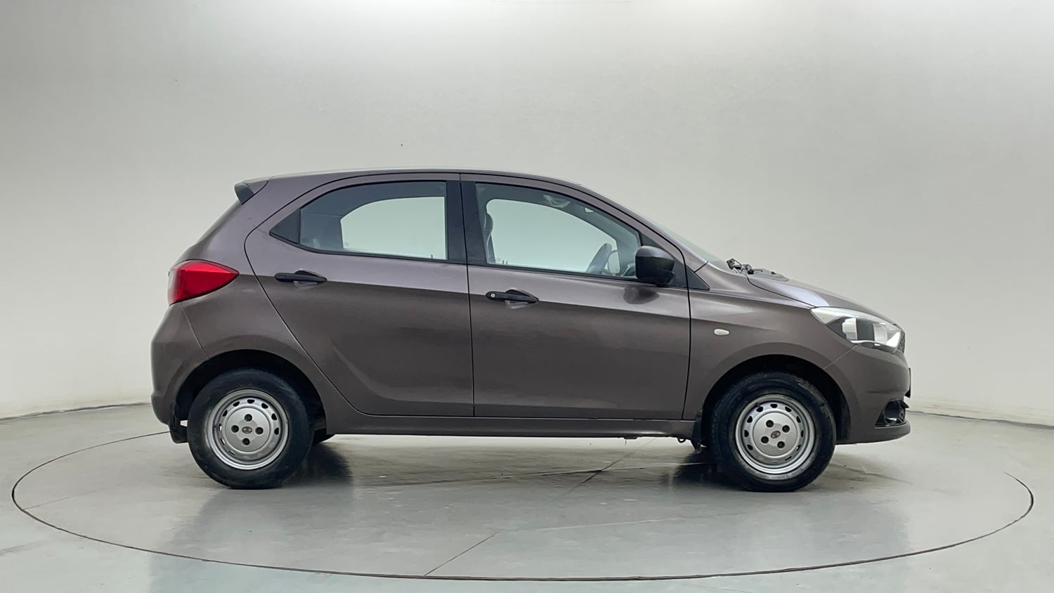 Used 2016 Tata Tiago Revotron XM Petrol Manual exterior RIGHT SIDE VIEW