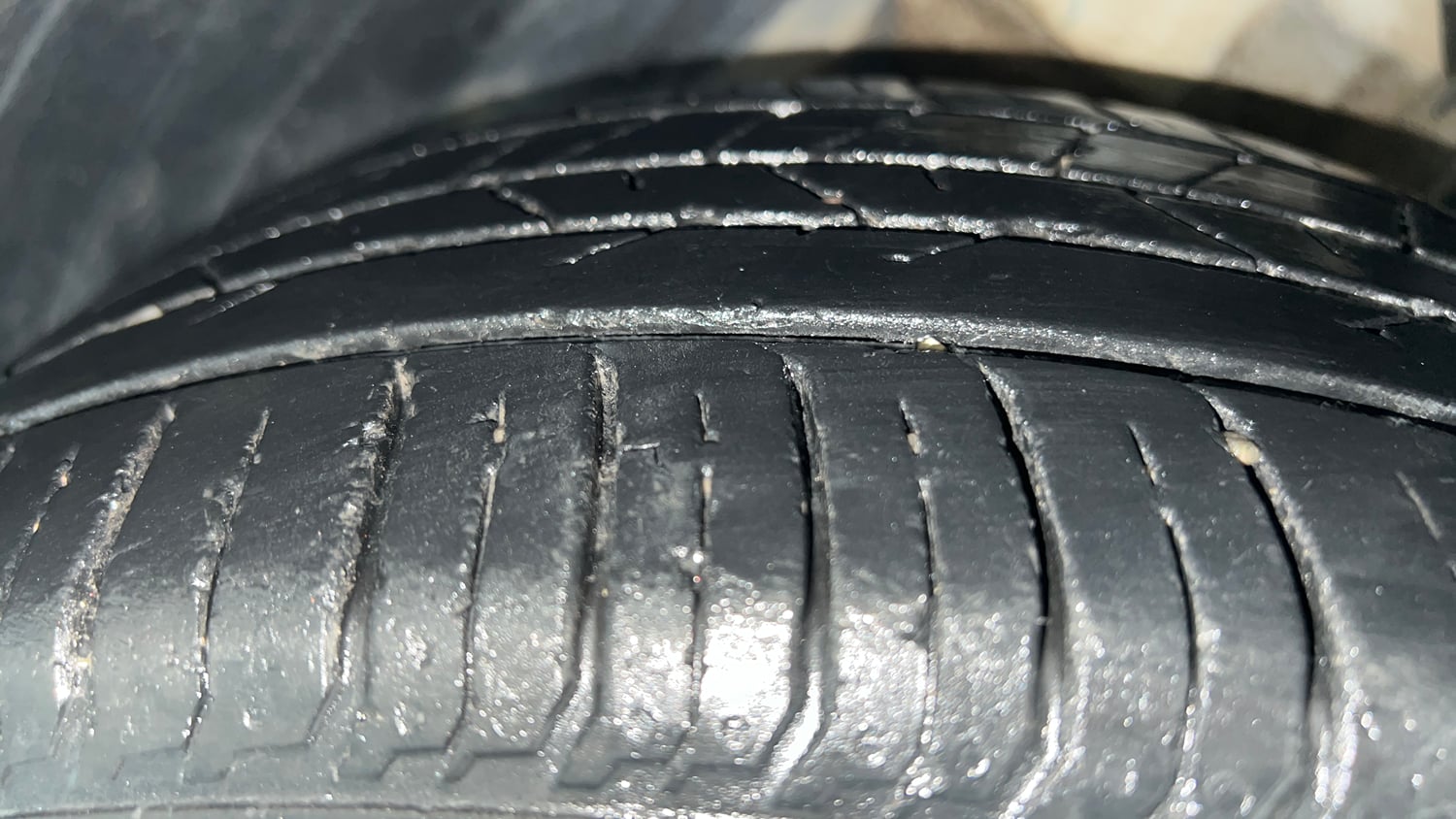 Used 2023 Hyundai i20 Sportz 1.2 MT Petrol Manual tyres LEFT FRONT TYRE TREAD VIEW
