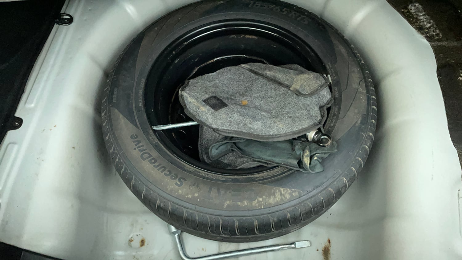 Used 2018 Hyundai Verna SX (O) 1.6 VTVT AT Petrol Automatic tyres SPARE TYRE VIEW