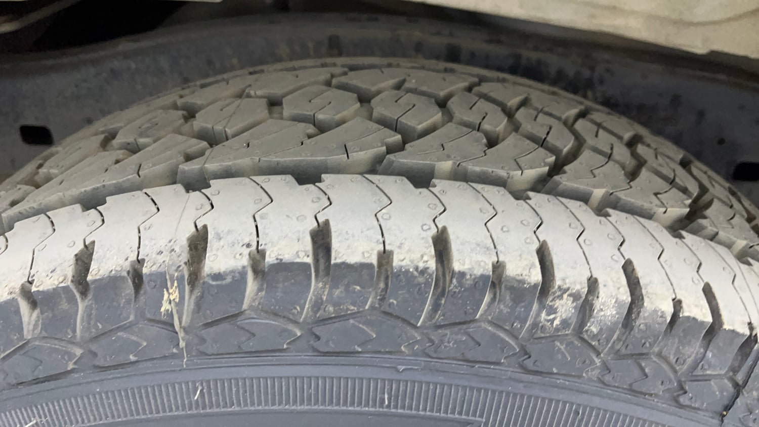 Used 2019 Toyota Fortuner 2.8 4x2 MT Diesel Manual tyres RIGHT REAR TYRE TREAD VIEW