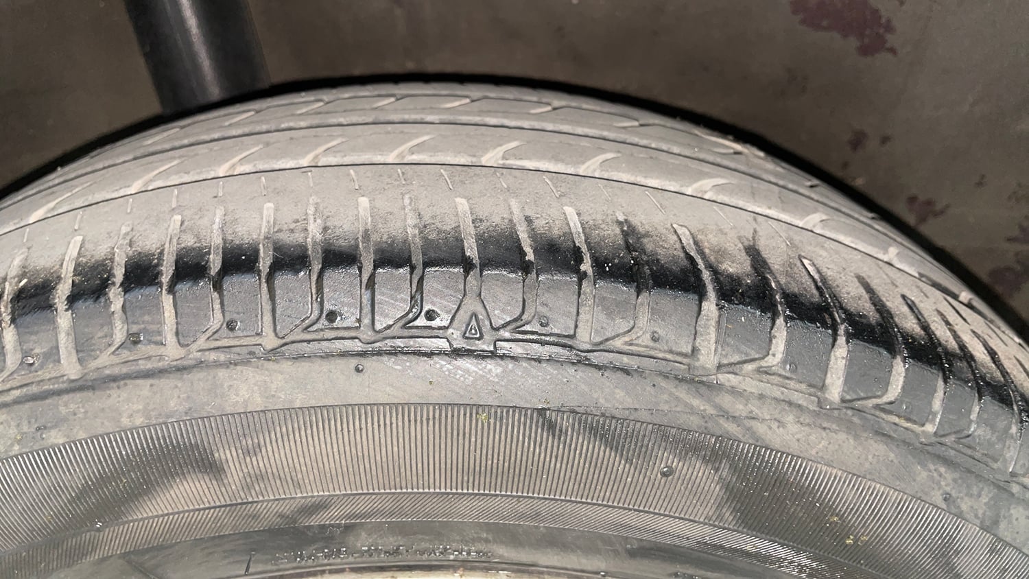 Used 2012 Honda City 1.5 V AT Petrol Automatic tyres RIGHT REAR TYRE TREAD VIEW